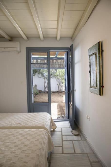 Beachfront 2Br Apartment - Free Parking Livadi  Zewnętrze zdjęcie